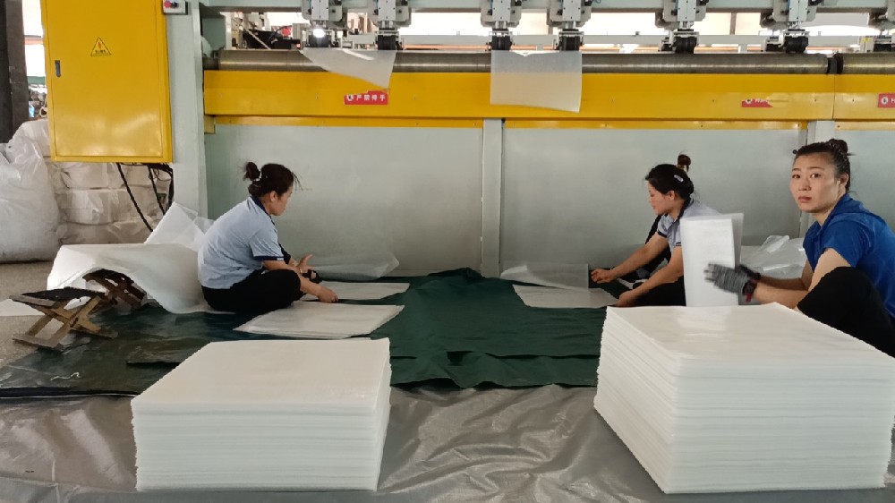 New use of woven film: 50*50cm woven film for tree trucks cold protection